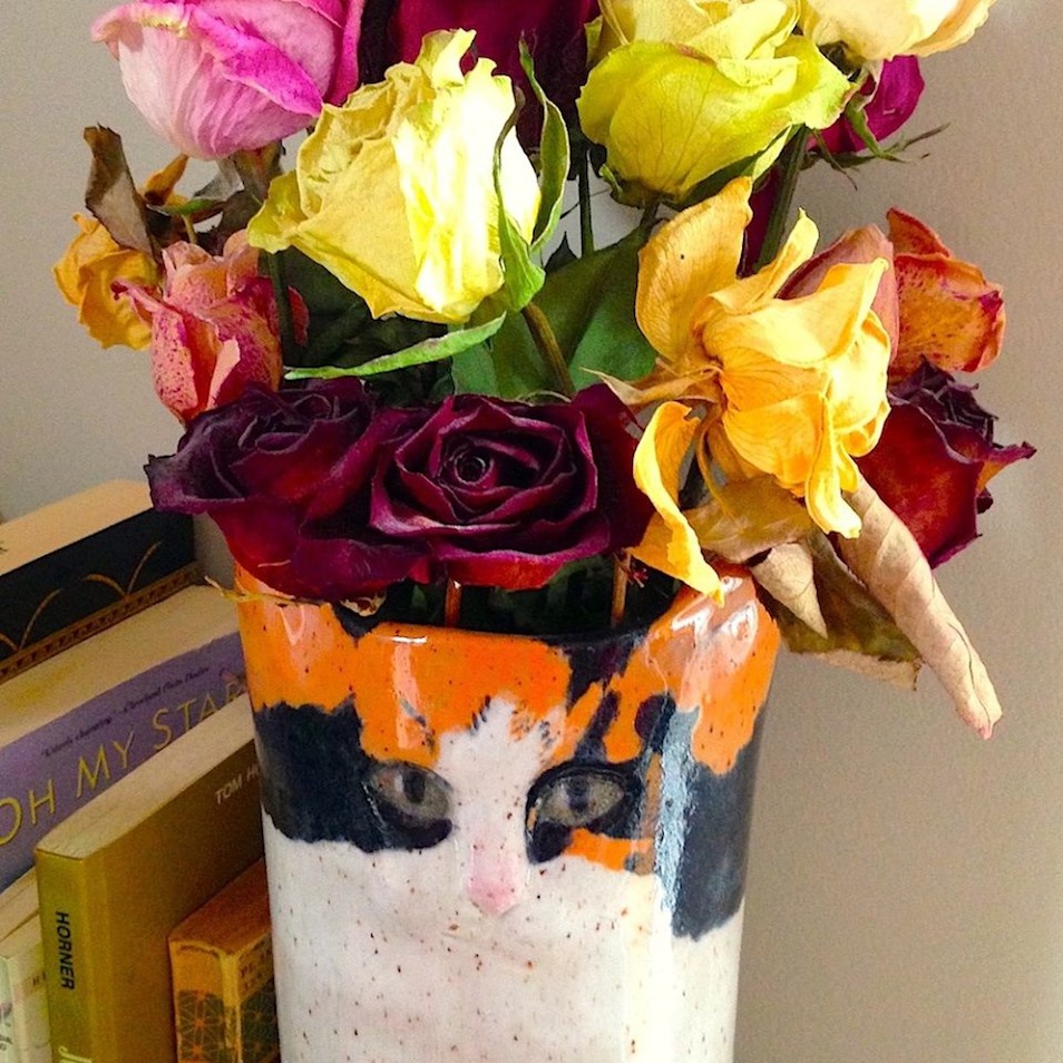 Cat-Vase-Roses