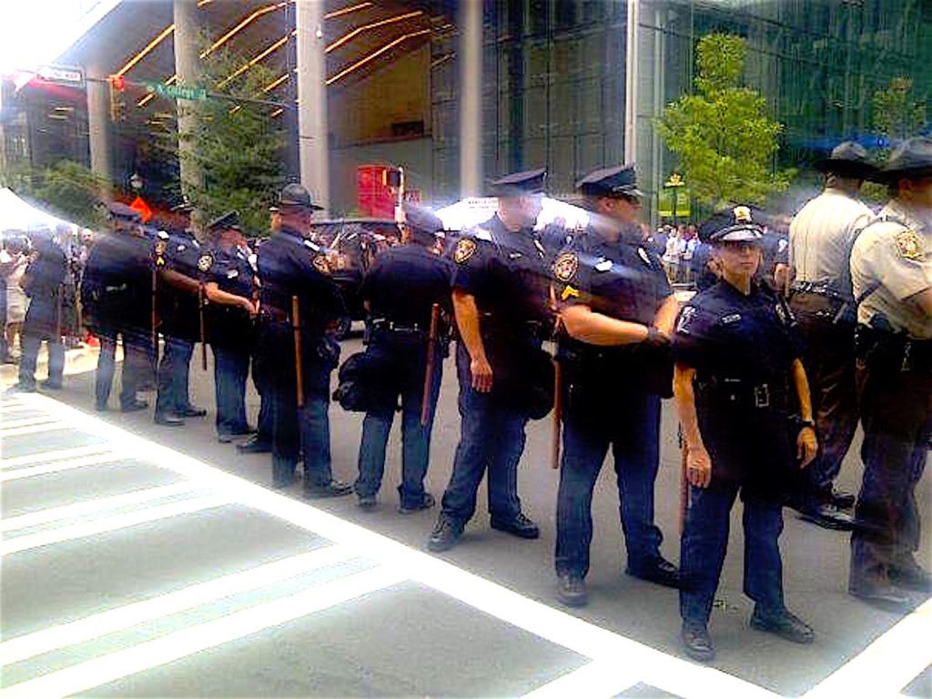 More-Cops-lined-up-SM